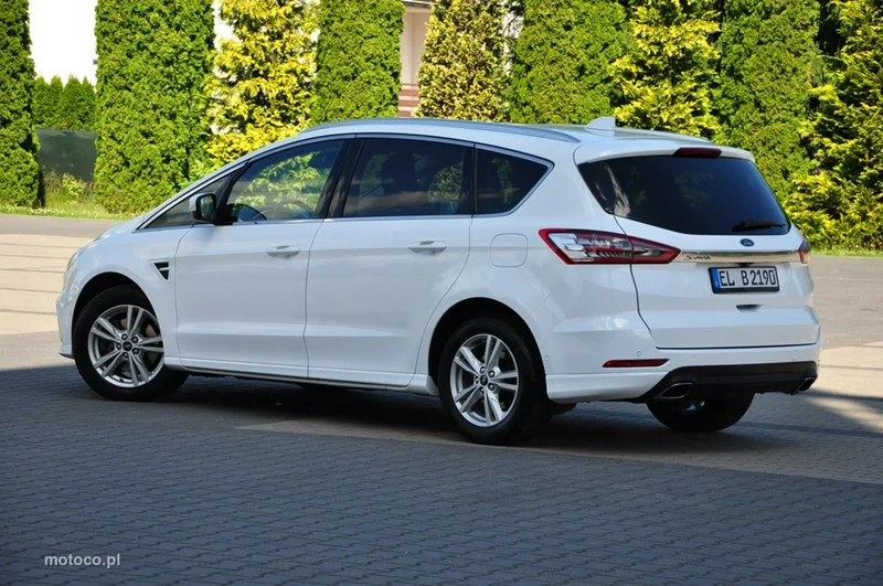 Ford S-Max II 21