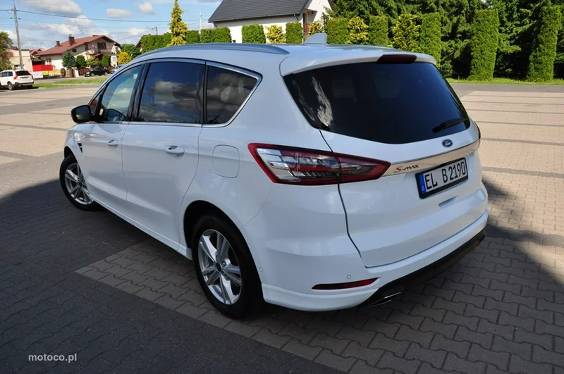 Ford S-Max II 23
