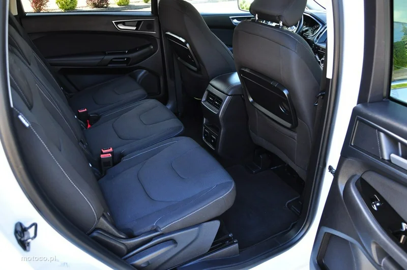 Ford S-Max II 27