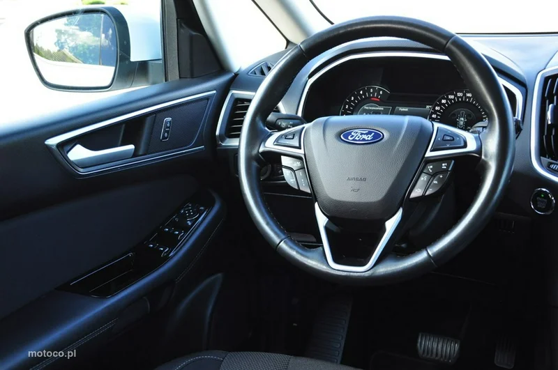 Ford S-Max II 32