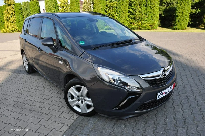 Opel Zafira C Tourer 12