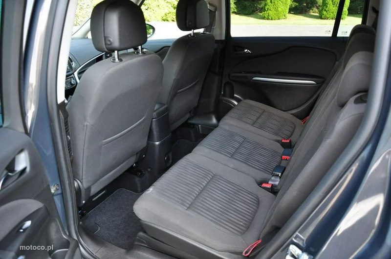 Opel Zafira C Tourer 24