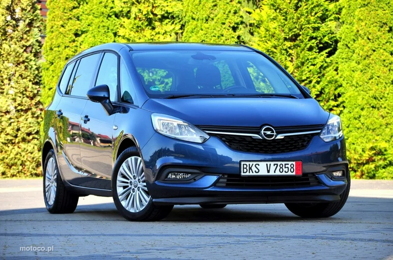 Opel Zafira C Tourer 11