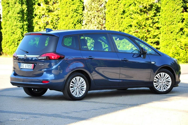 Opel Zafira C Tourer 15