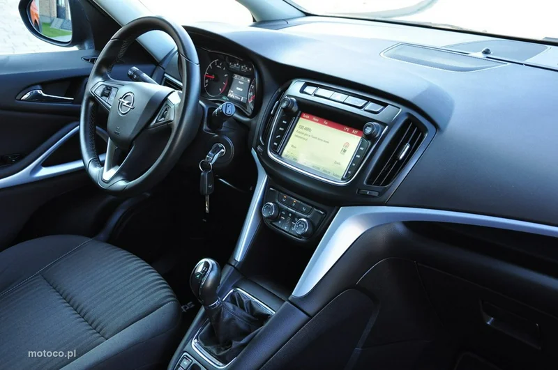 Opel Zafira C Tourer 28