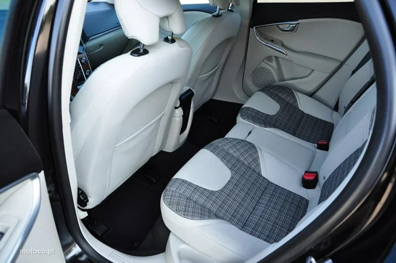Volvo V40 24