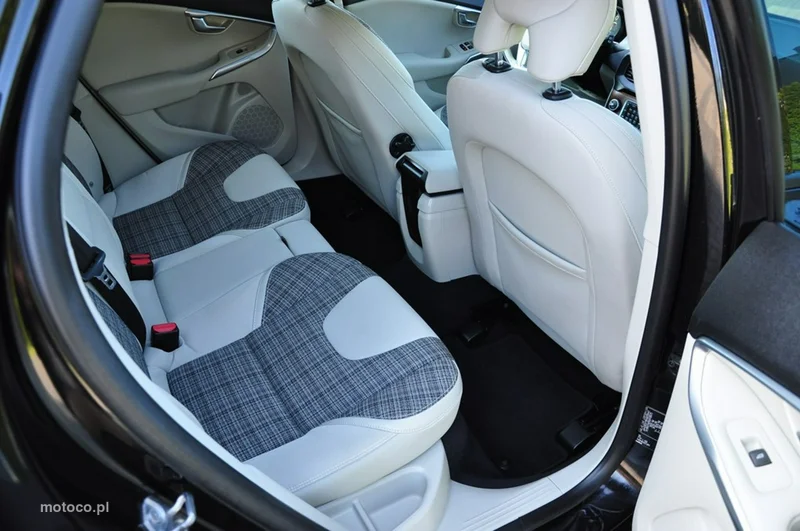 Volvo V40 26