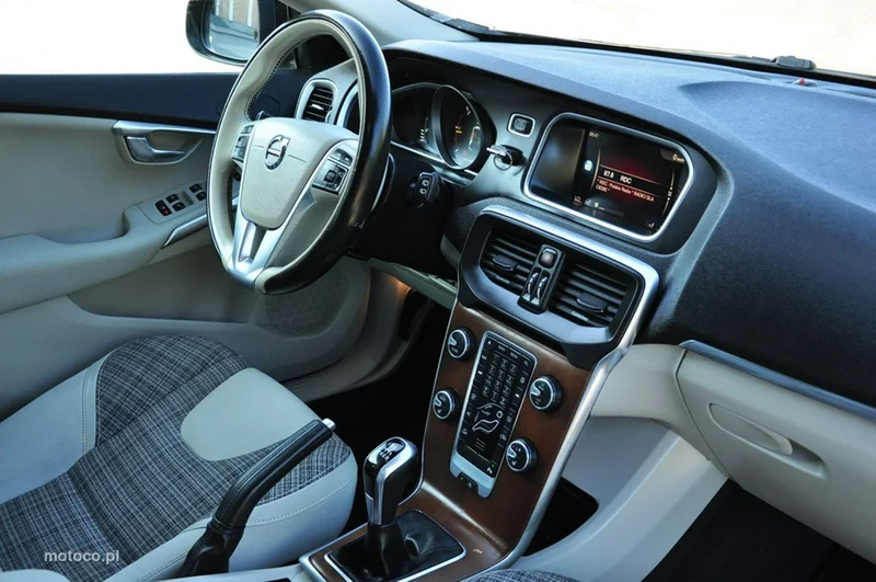 Volvo V40 27