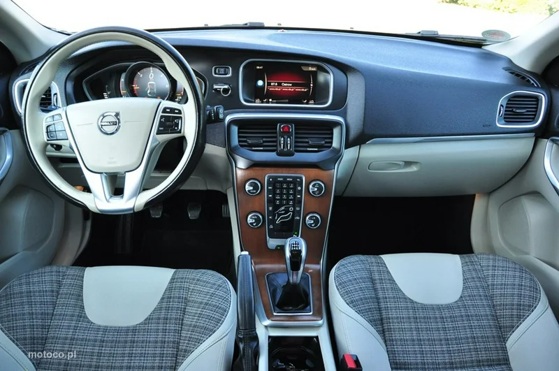 Volvo V40 30
