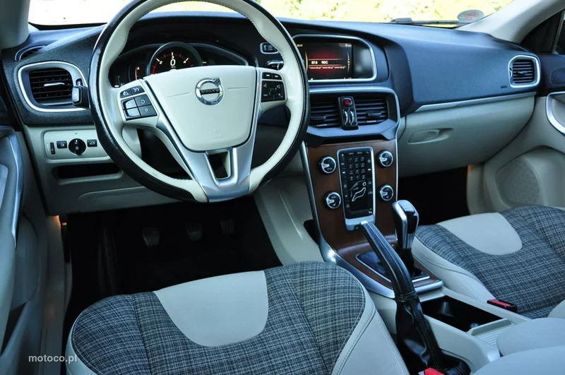 Volvo V40 34