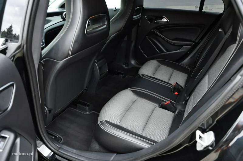 Mercedes-Benz CLA C117 CLA 180 24