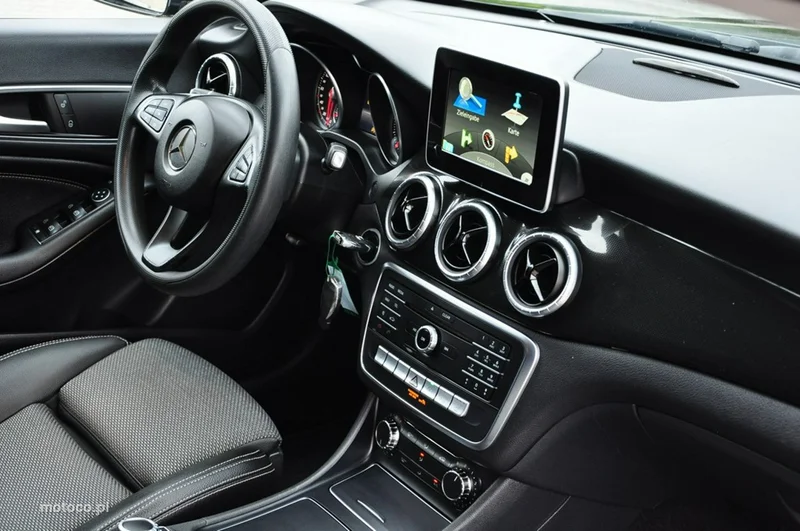 Mercedes-Benz CLA C117 CLA 180 27