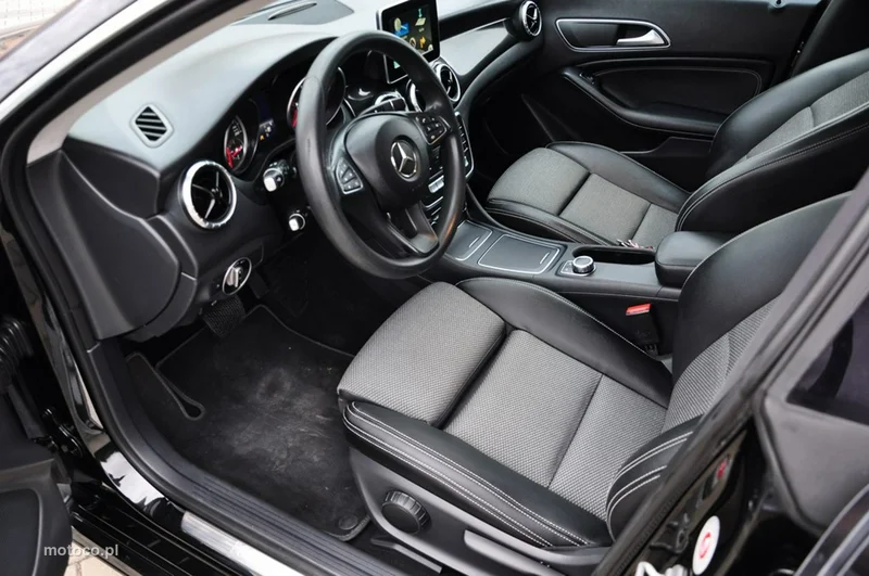 Mercedes-Benz CLA C117 CLA 180 29