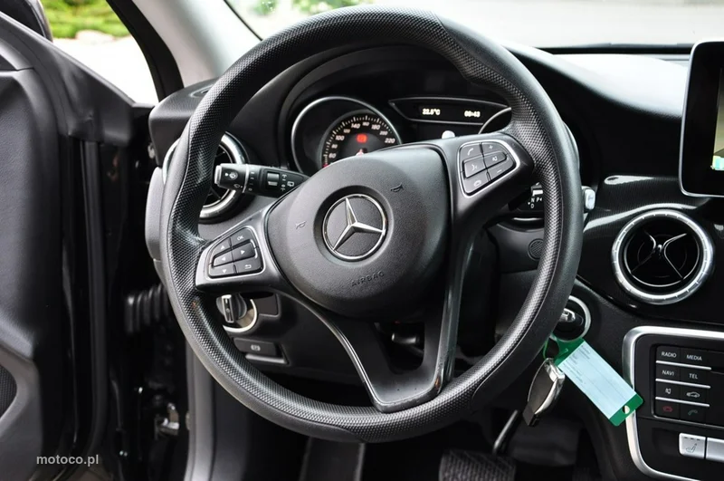 Mercedes-Benz CLA C117 CLA 180 31