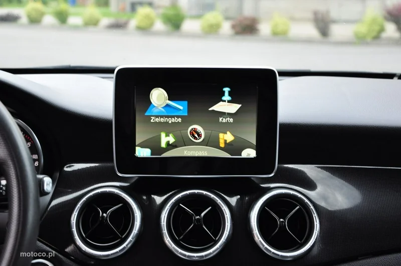 Mercedes-Benz CLA C117 CLA 180 32