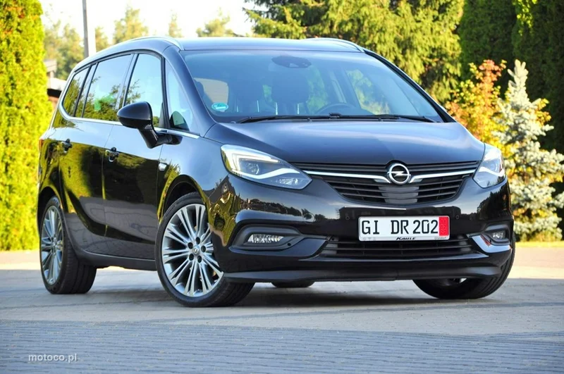 Opel Zafira C Tourer 11