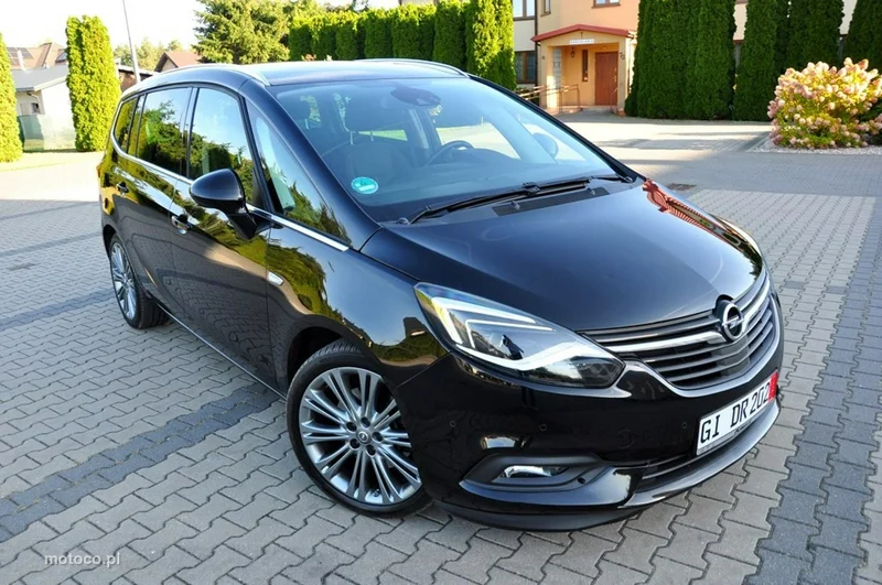 Opel Zafira C Tourer 12