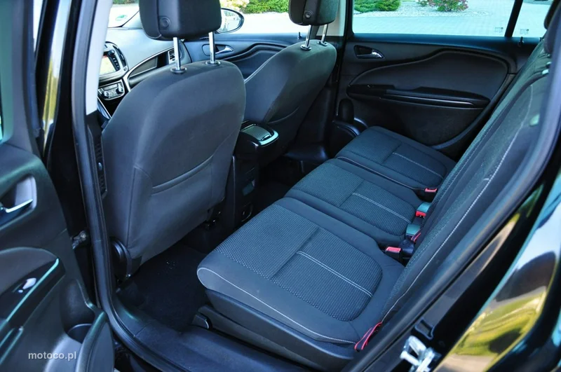 Opel Zafira C Tourer 24