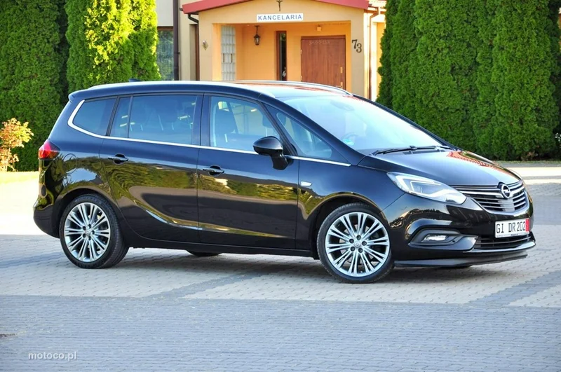 Opel Zafira C Tourer 10