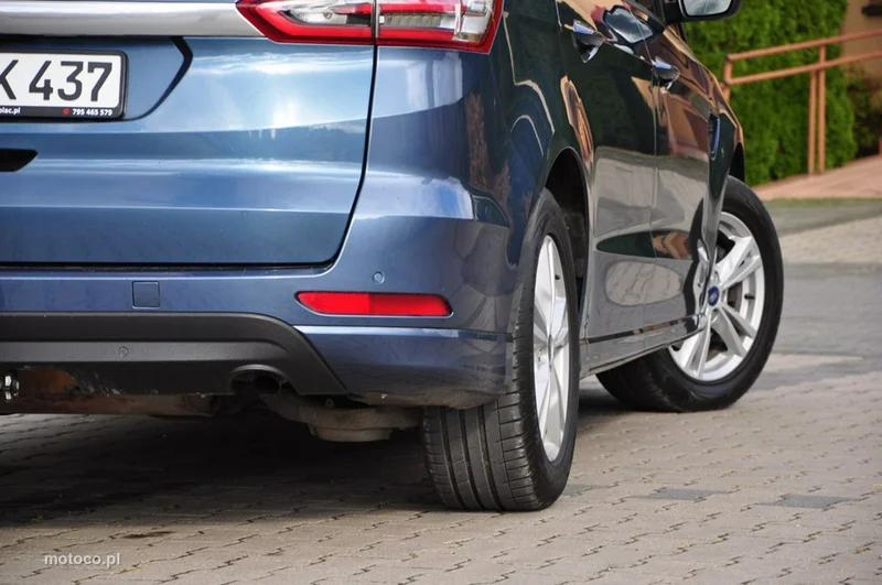 Ford S-Max II 17