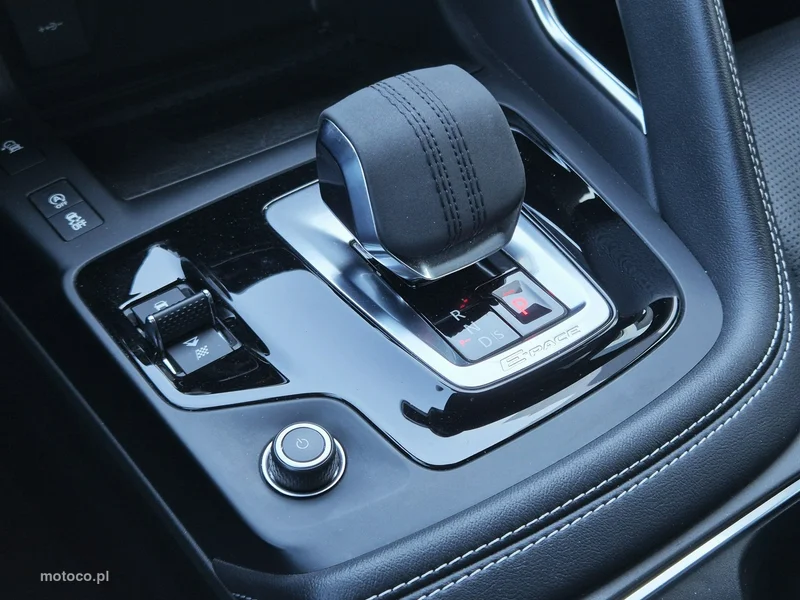 Jaguar E-Pace 33