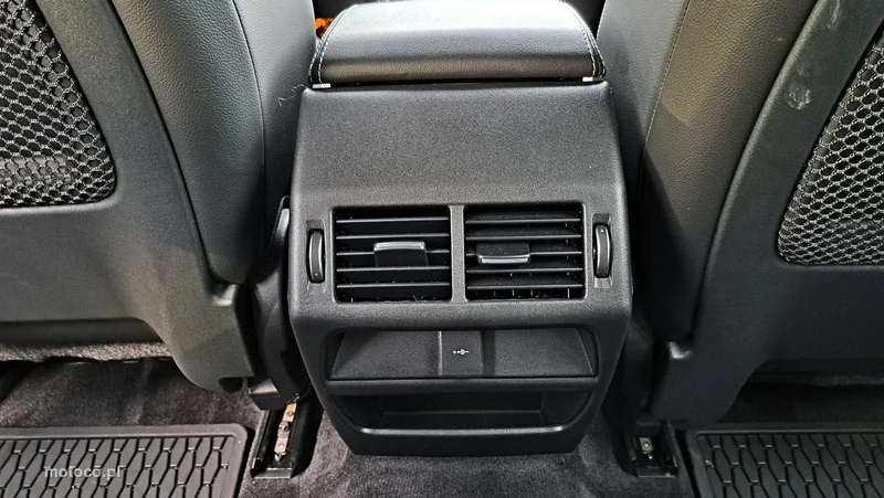 Jaguar E-Pace 36