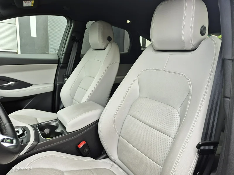 Jaguar E-Pace 19