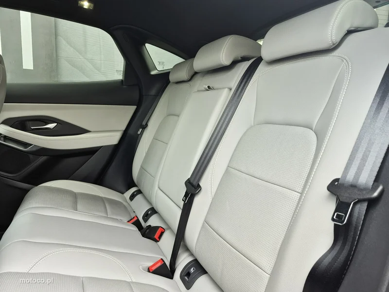 Jaguar E-Pace 23