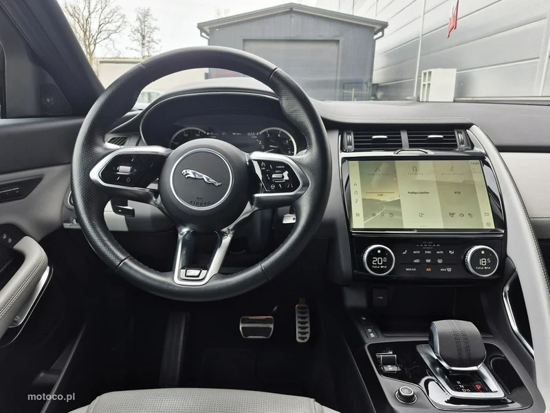 Jaguar E-Pace 26