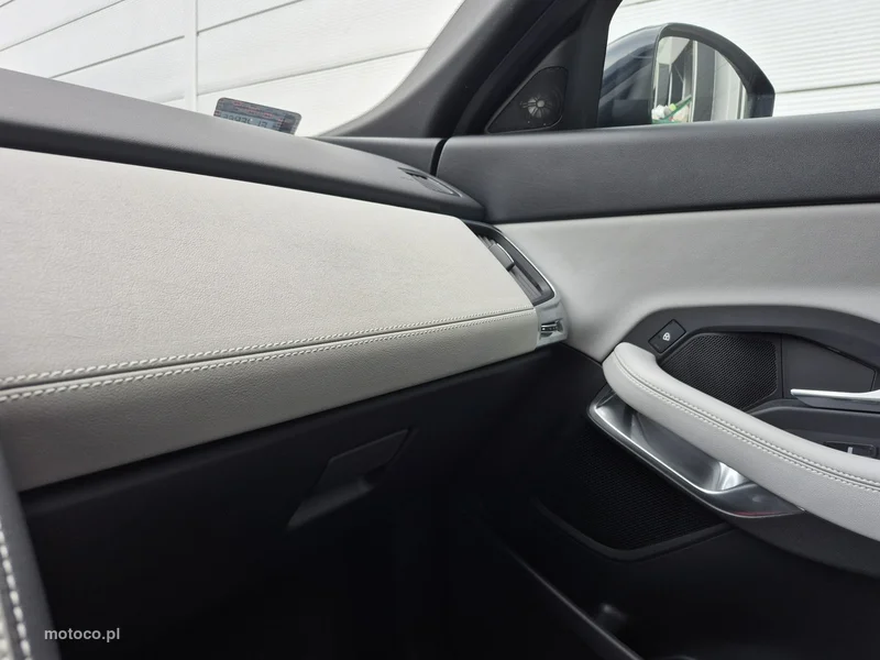 Jaguar E-Pace 33