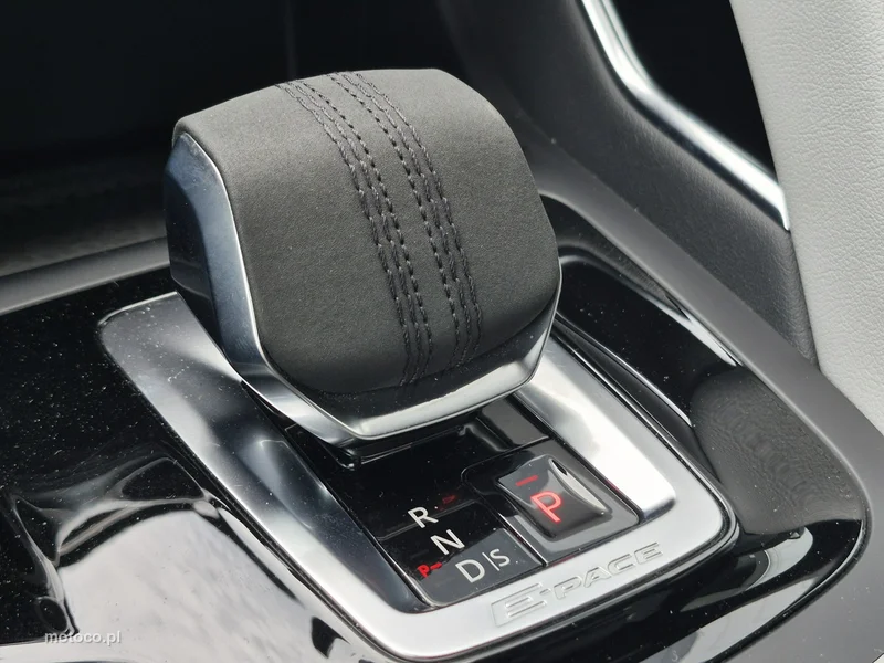 Jaguar E-Pace 34