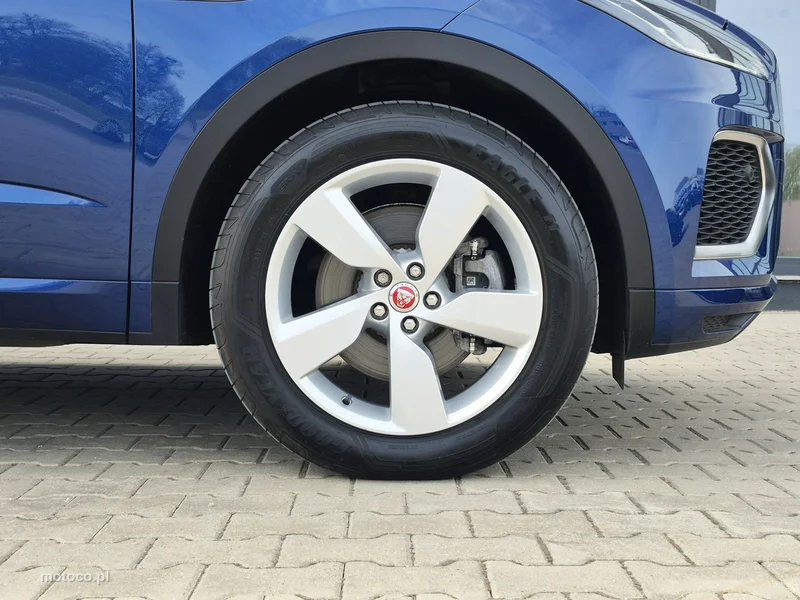 Jaguar E-Pace 9