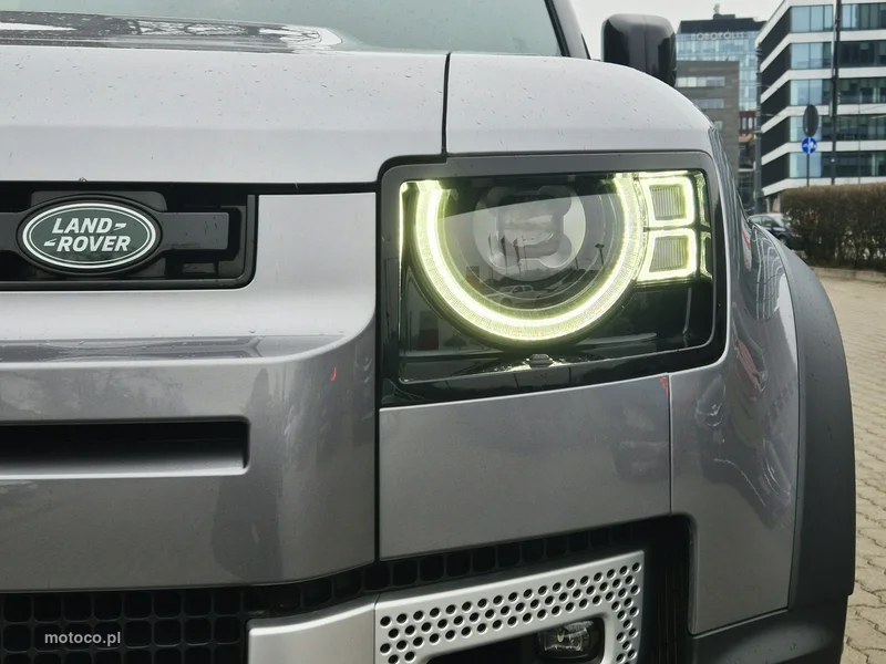 Land Rover Defender 12