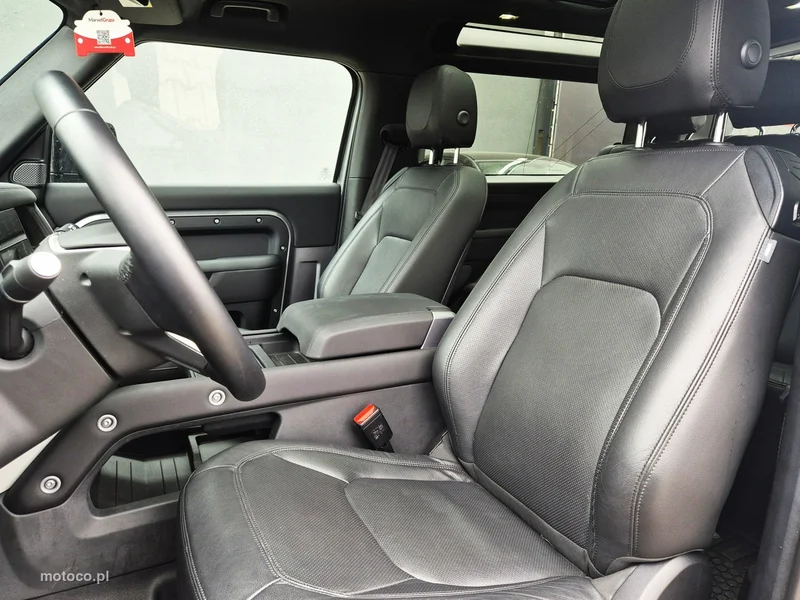 Land Rover Defender 19