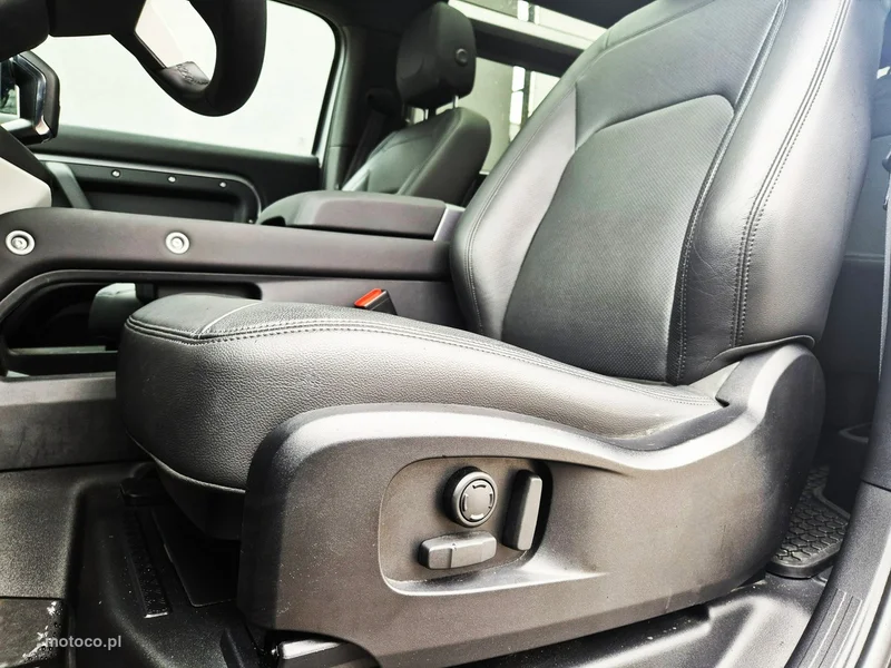 Land Rover Defender 20