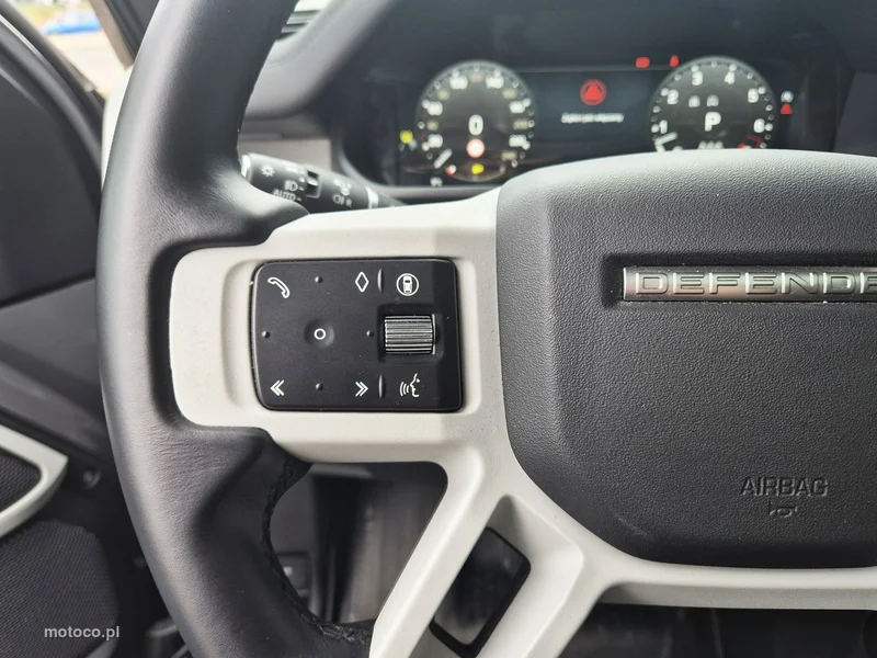 Land Rover Defender 25