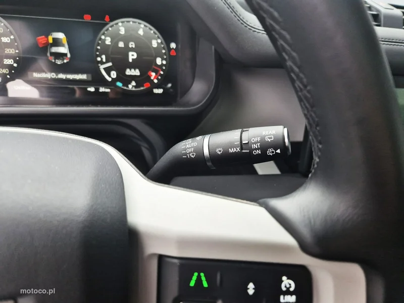 Land Rover Defender 27