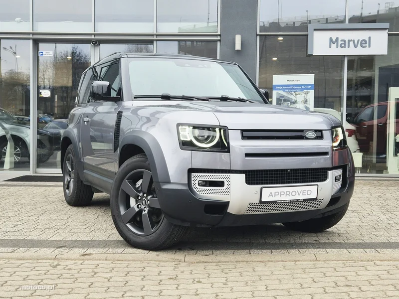 Land Rover Defender 4