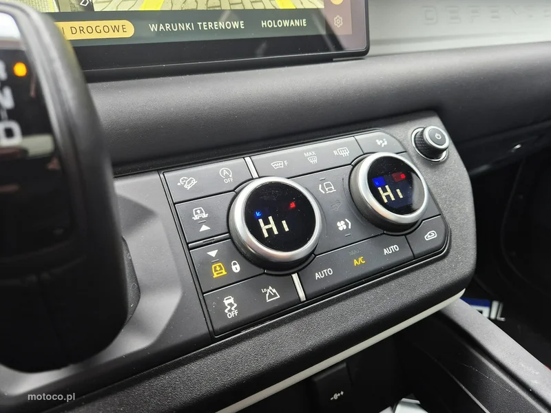 Land Rover Defender 31