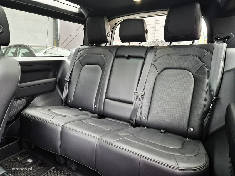 Land Rover Defender 35