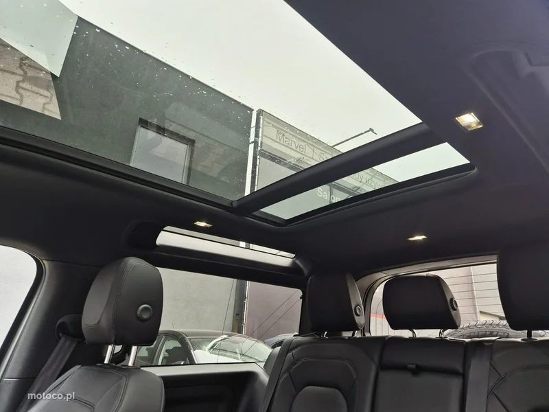 Land Rover Defender 36