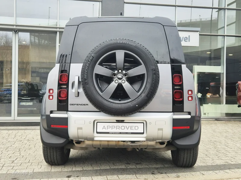 Land Rover Defender 8
