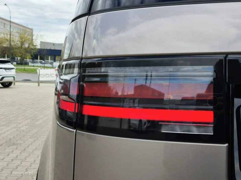Land Rover Discovery 17