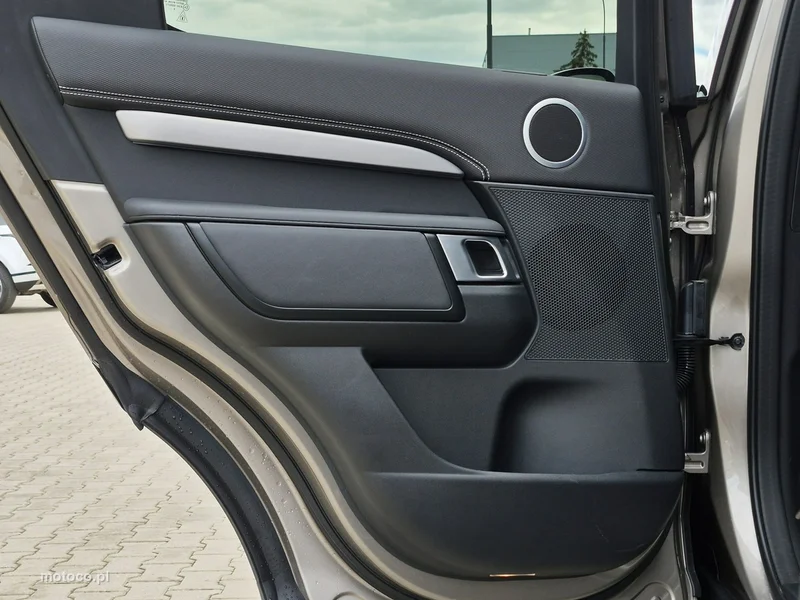 Land Rover Discovery 23