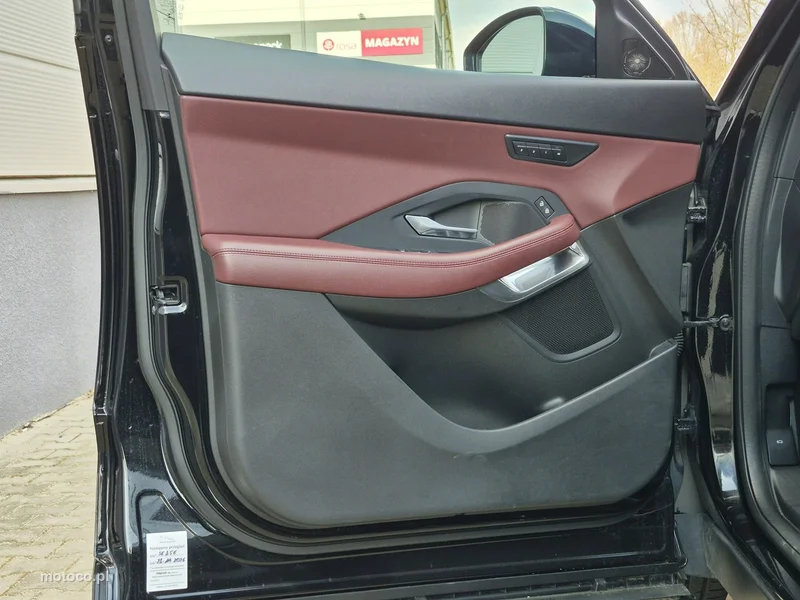 Jaguar E-Pace 13