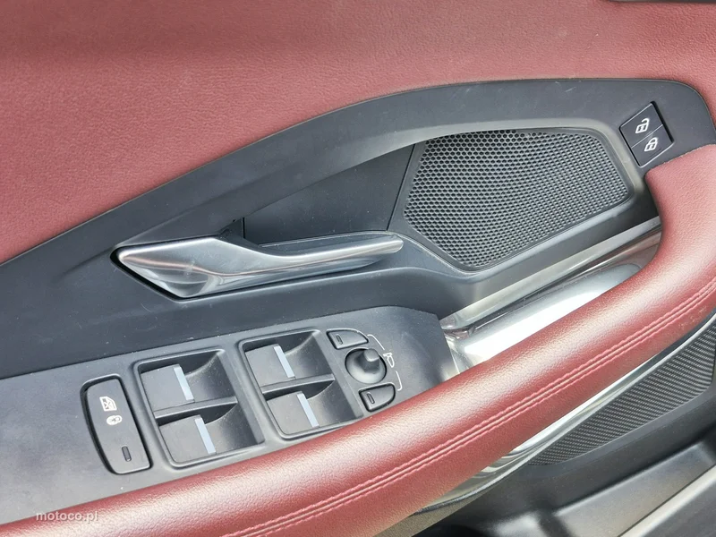 Jaguar E-Pace 14