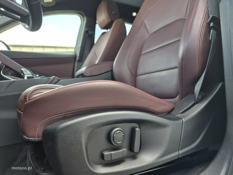 Jaguar E-Pace 17