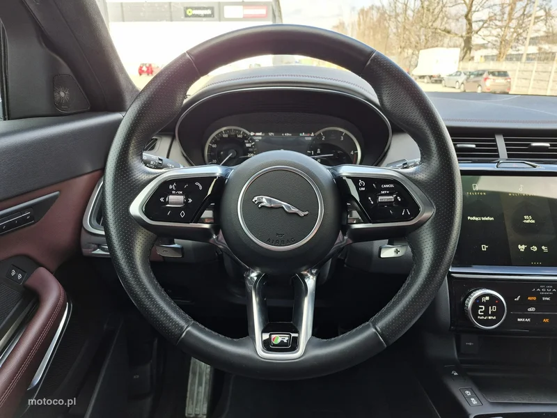 Jaguar E-Pace 25