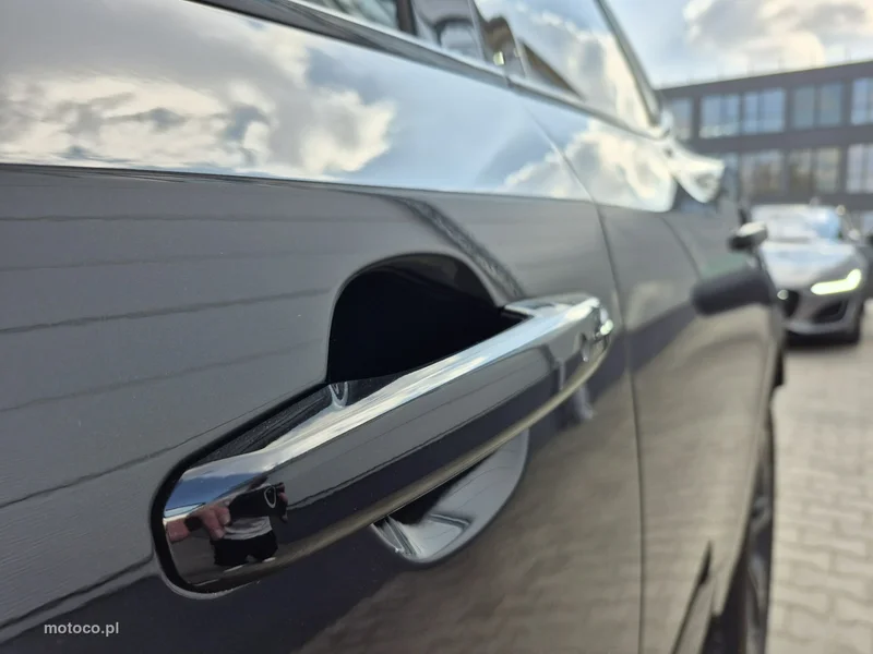 Jaguar E-Pace 27