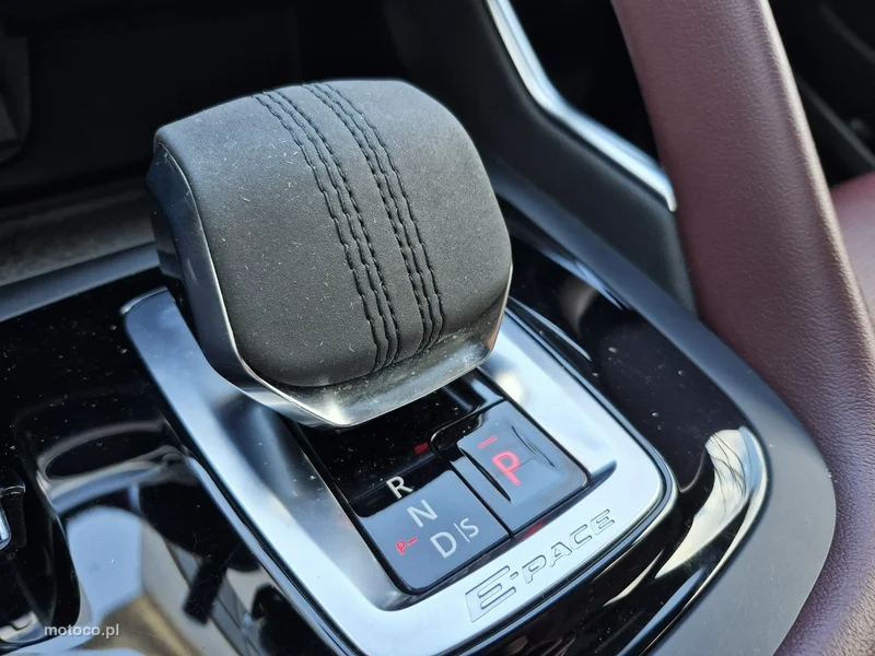 Jaguar E-Pace 33